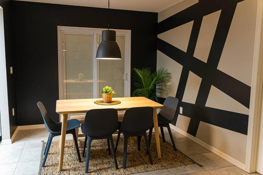 Renovated 3 Bedroom Home Near All Main Attractions 키시미 외부 사진
