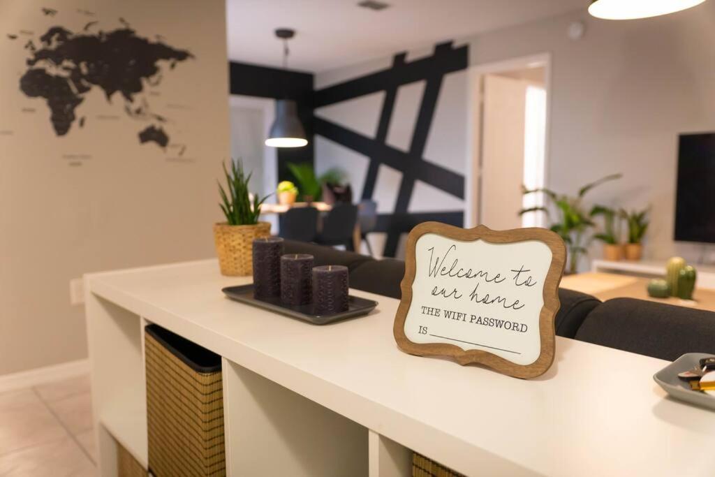 Renovated 3 Bedroom Home Near All Main Attractions 키시미 외부 사진